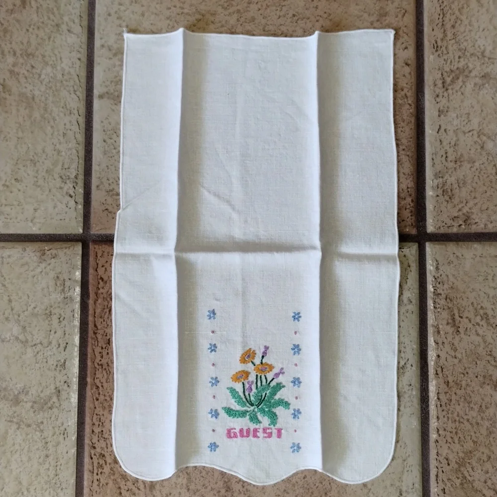 Vintage Linen Guest Towels